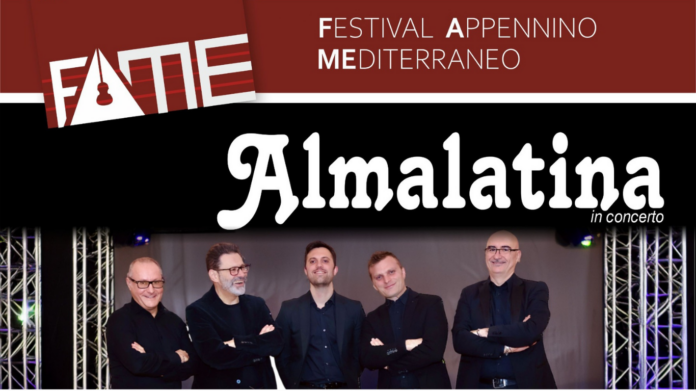 Locandina ufficiale del concerto degli Almalatina che si esibiranno a Tramutola il 16 agosto alle ore 19.00 in Piazza Tramutolesi nel mondo.
